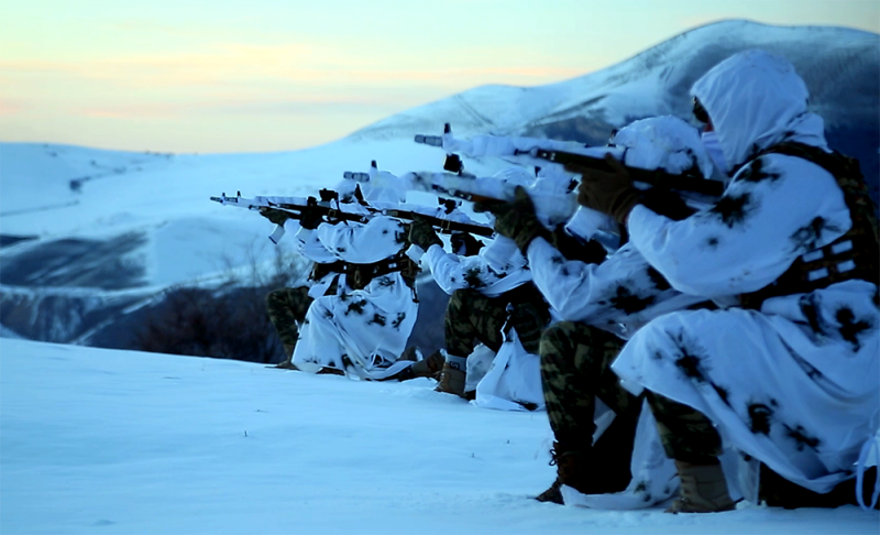 Komando hərbi hissəsində taktiki-xüsusi təlimlər keçirilib - Video