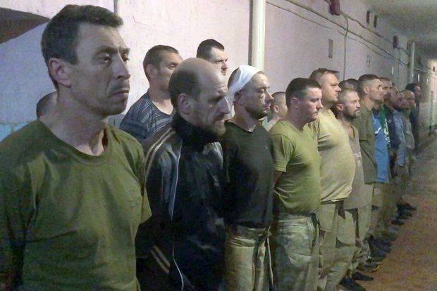 Mariupol müdafiəçiləri Ukraynaya qaytarılıb