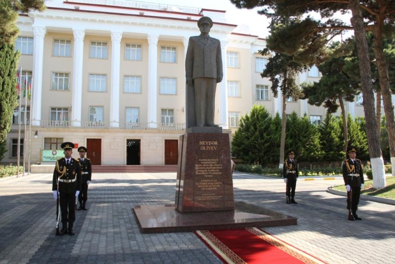  Ümummilli lider Heydər Əliyev adına Hərbi İnstitutunda təntənəli andiçmə mərasimi keçirilib.