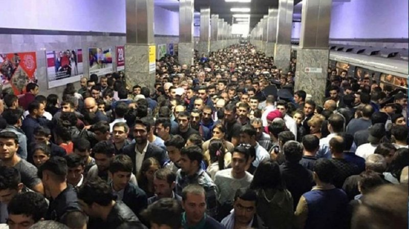 Metrodakı sıxlığa “çarə”: sərnişinlər az-az buraxılacaq