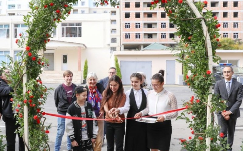 Bakıda Leyla Əliyevanın iştirakı ilə növbəti abadlaşdırılmış həyətin açılışı olub