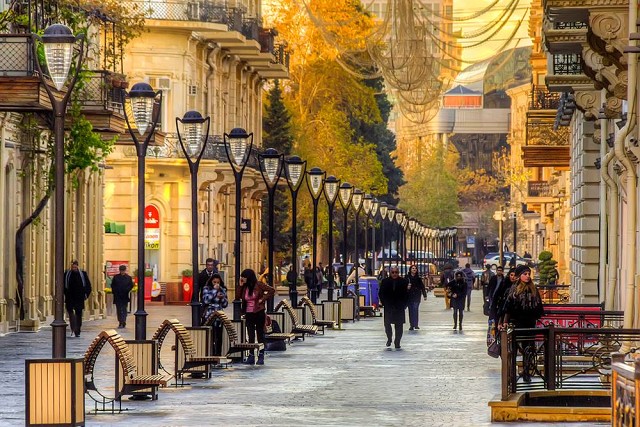 Ölkəmizdə yaşayan əcnəbilərin sayı açıqlanıb