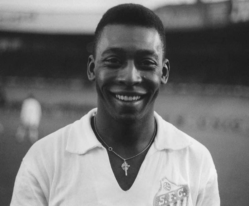 Pele 82 yaşında dünyasını dəyişdi