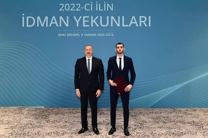 Prezident bir qrup idmançıya və idman mütəxəssisinə mənzil verib