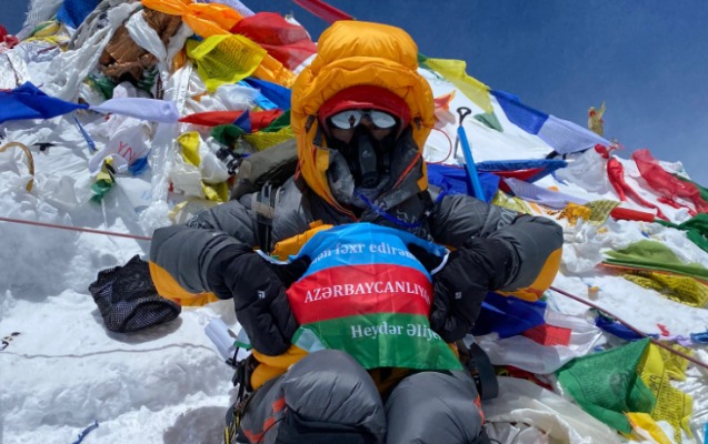 Everest zirvəsinə qalxan ilk azərbaycanlı xanım oldu