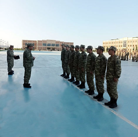 Xidmət müddəti başa çatan hərbi qulluqçuların tərxis olunması üzrə tədbirlər davam edir