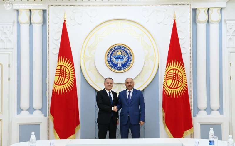 Ceyhun Bayramov Qırğızıstan parlamentinin sədri ilə görüşüb