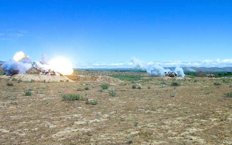 Artilleriya bölmələrinin döyüş atışlı taktiki təlimi başa çatıb - VİDEO