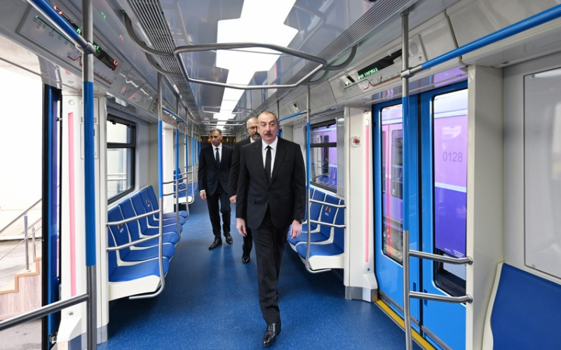 Prezident İlham Əliyev Bakıda komplektləşdirilən yeni nəsil metro qatarları ilə tanış olub