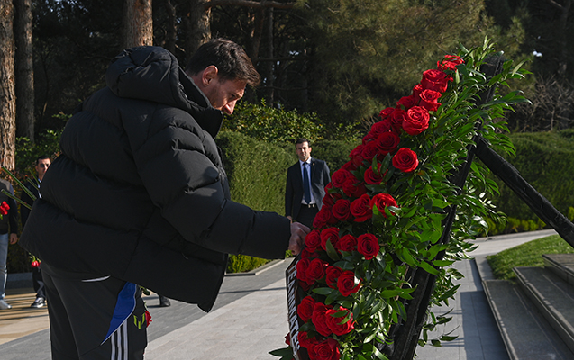 Messi Heydər Əliyevin məzarını ziyarət etdi - Fotolar