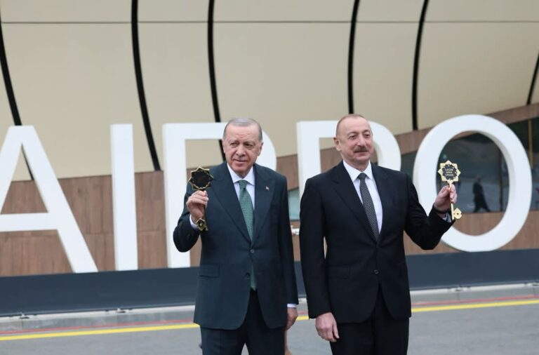Tarihi bir gün yaşıyoruz! Azerbaycan Bağımsızlık Günündə Laçın’da Yeni Havalimanı Açılışı Gerçekleştirildi