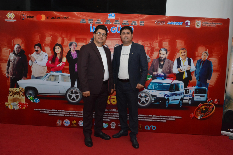 "4 TƏKƏR” filminin imza günündə izdiham yaşandı "4 TƏKƏR” filminin imza günündə izdiham yaşandı