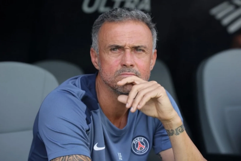 PSJ-də gərgin vəziyyət: Acı məğlubiyyət baş məşqçi ilə ulduz futbolçu arasında fikir ayrılığı yaratdı