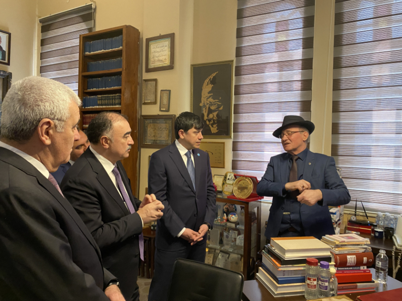 Azərbaycana aid nəşrlər İzmir Milli Kitabxanasına hədiyyə edilib