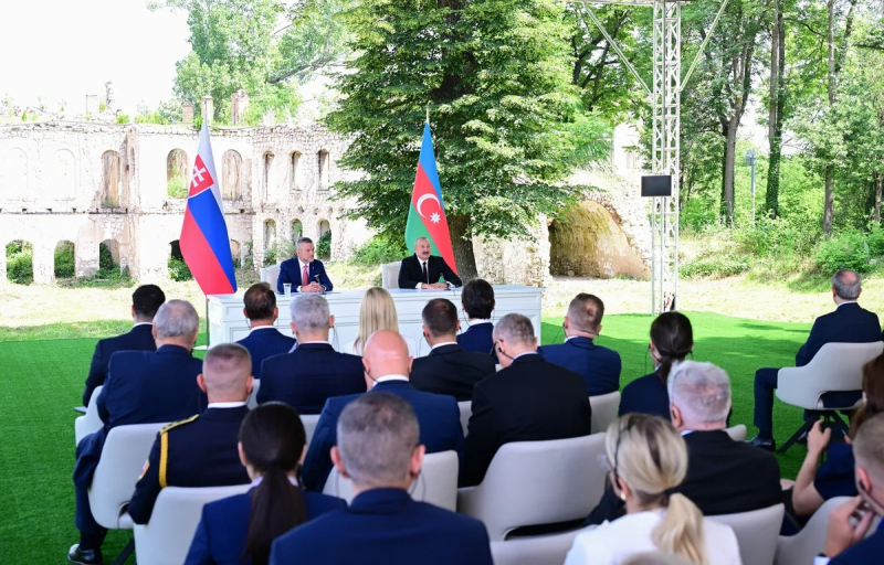 Azərbaycan və Slovakiya prezidentləri mətbuata bəyanatlarla çıxış ediblər